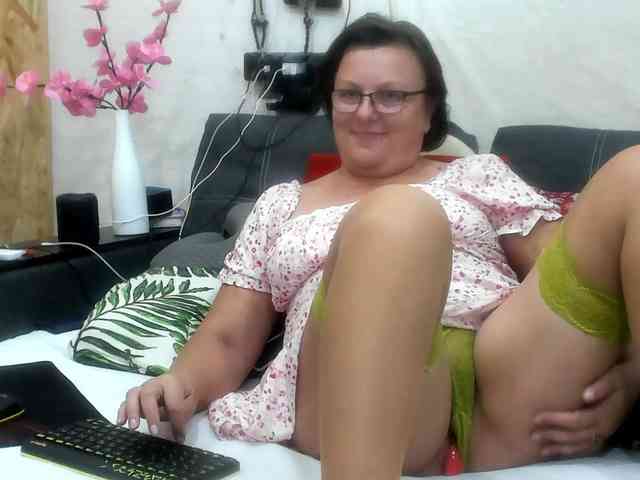 KyliePage1 webcam