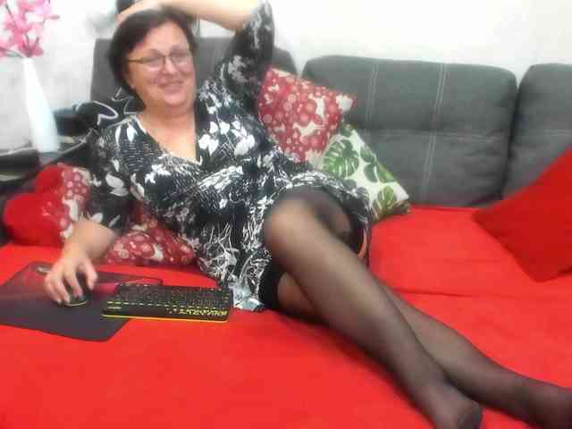 KyliePage1 webcam
