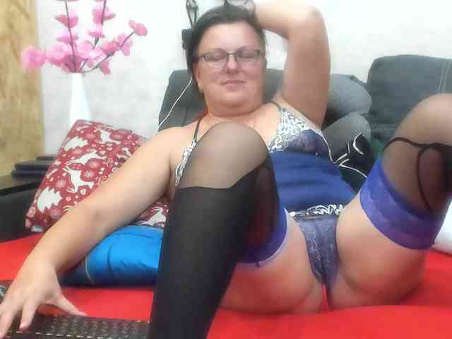 KyliePage1 webcam
