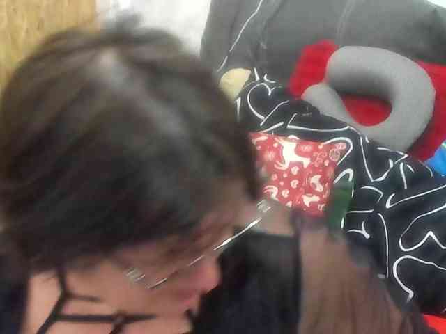 KyliePage1 webcam