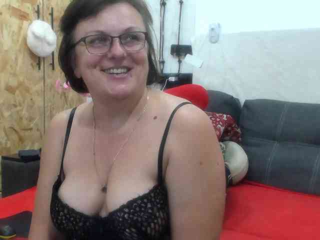 KyliePage1 webcam