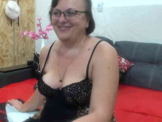 KyliePage1 webcam