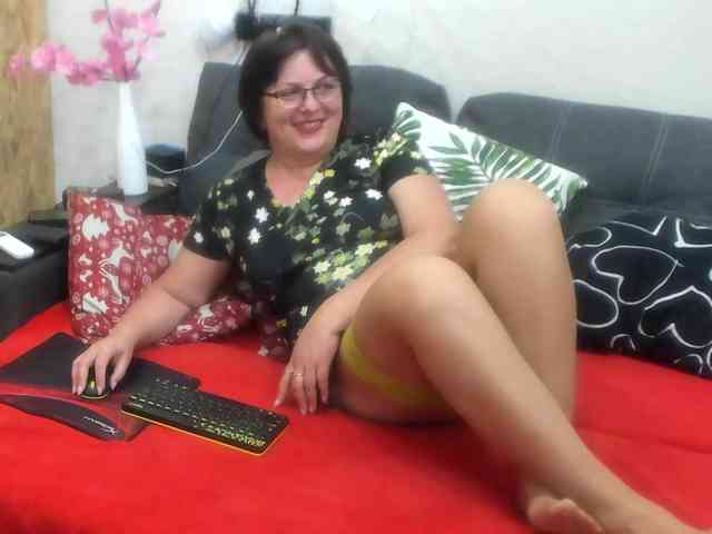 KyliePage1 webcam