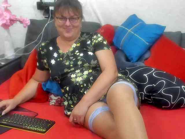 KyliePage1 webcam