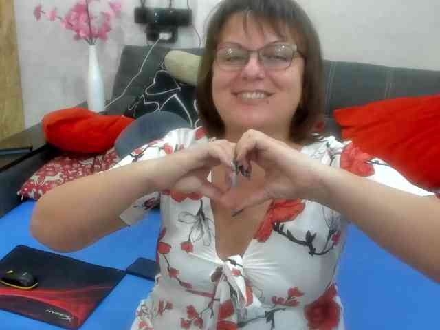 KyliePage1's webcam live show