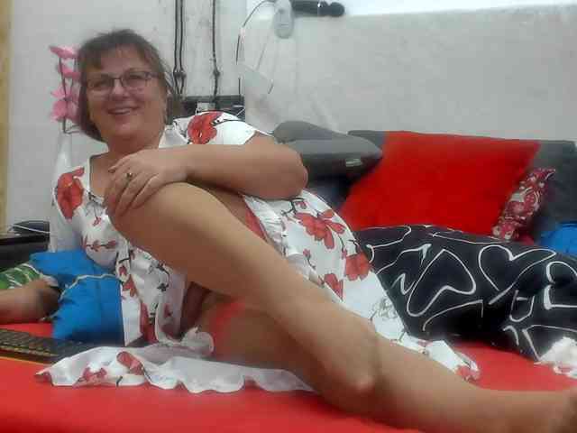 KyliePage1 webcam