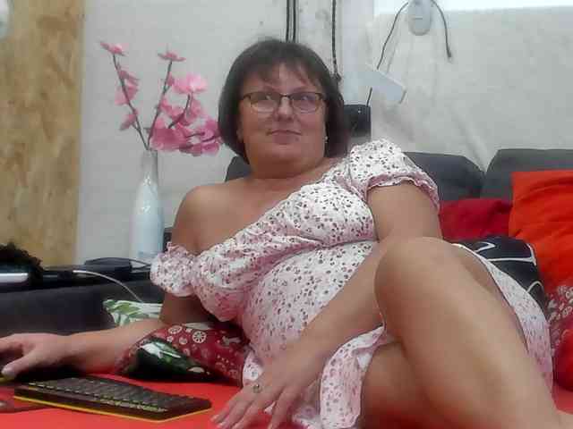 KyliePage1 webcam