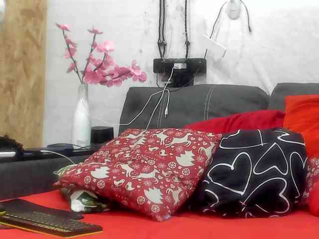 KyliePage1 webcam