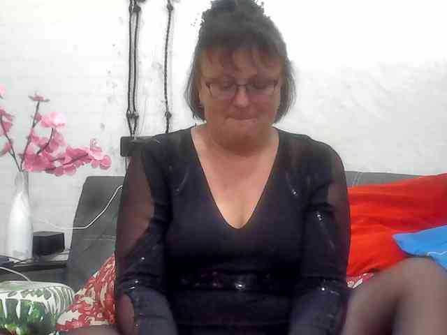 KyliePage1 webcam