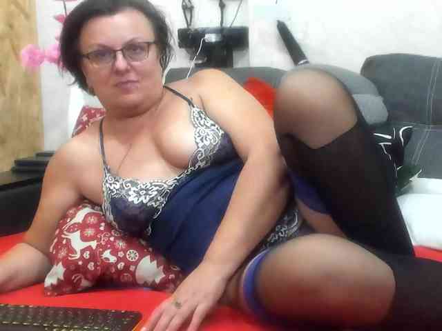 KyliePage1 webcam