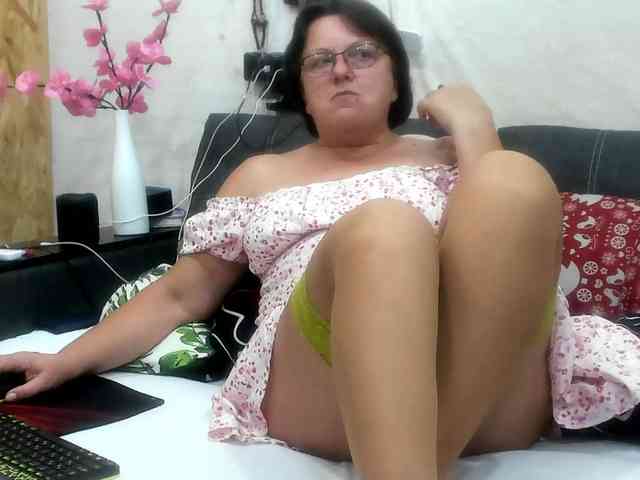 KyliePage1 webcam