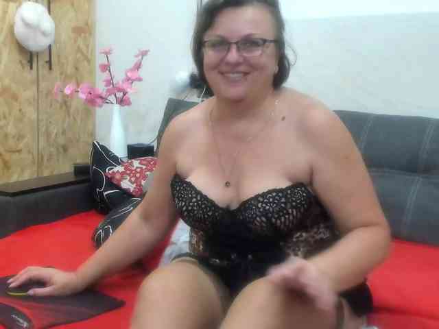 KyliePage1 webcam