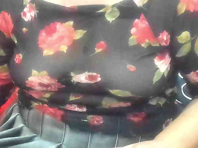 KyliePage1 webcam