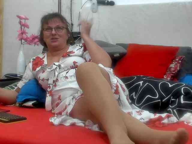 KyliePage1 webcam