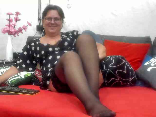KyliePage1 webcam