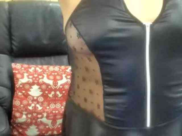 KyliePage1 webcam