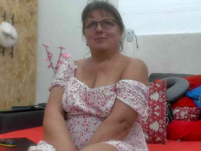 KyliePage1 webcam