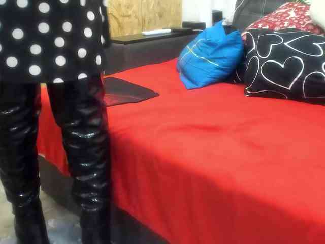 KyliePage1 webcam