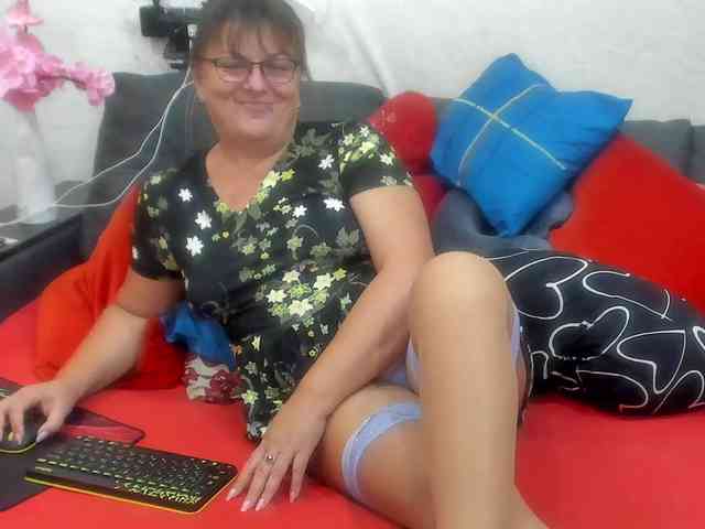 KyliePage1 webcam