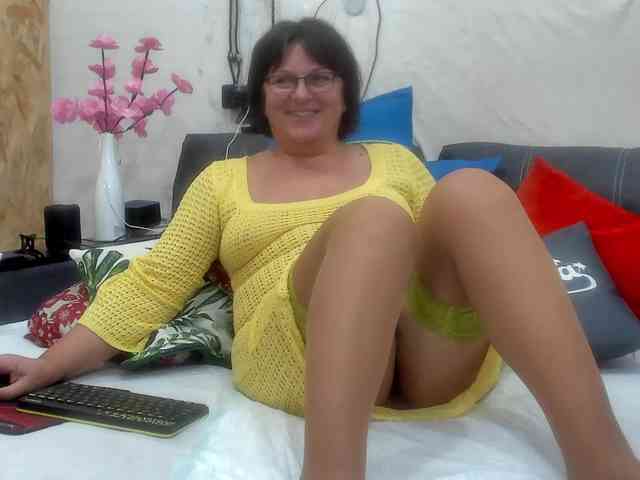 KyliePage1 webcam