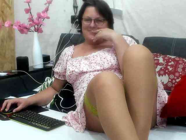 KyliePage1 webcam