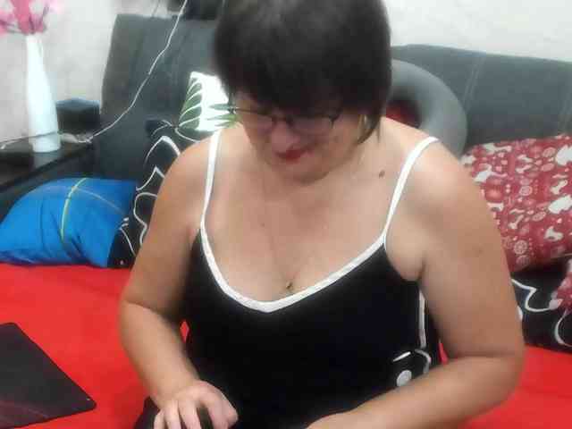 KyliePage1 webcam