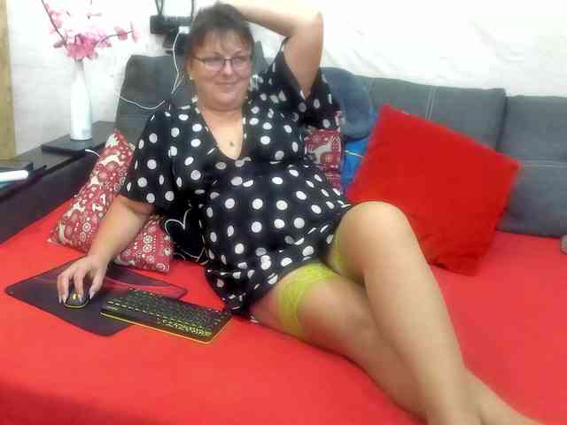 KyliePage1 webcam