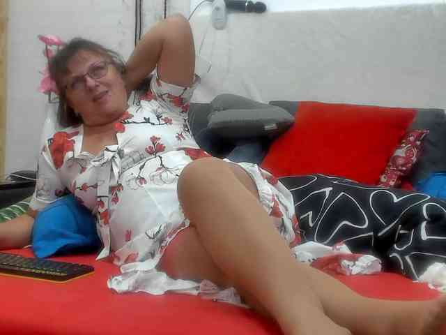 KyliePage1 webcam