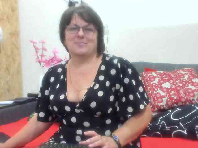 KyliePage1 webcam