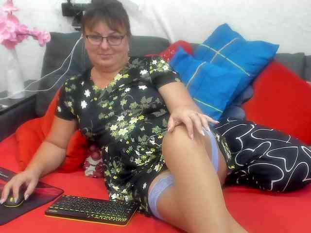 KyliePage1 webcam