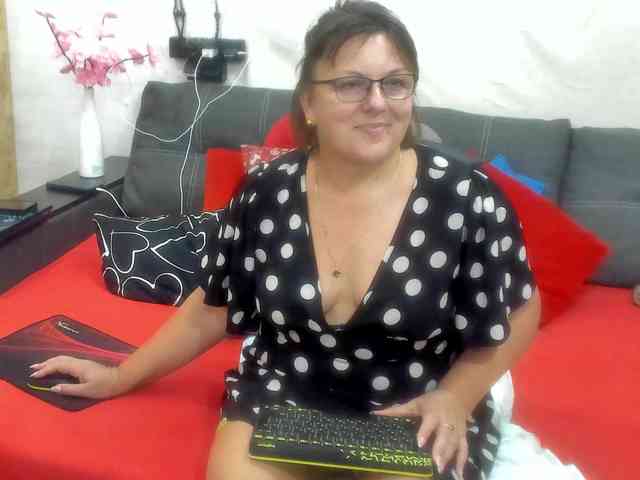 KyliePage1 webcam