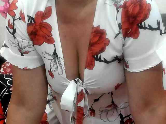KyliePage1 Live Webcam on BongaCams
