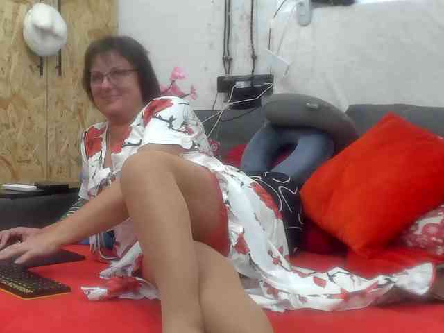 KyliePage1 webcam