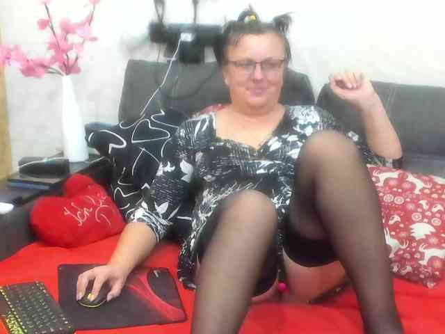 KyliePage1 webcam