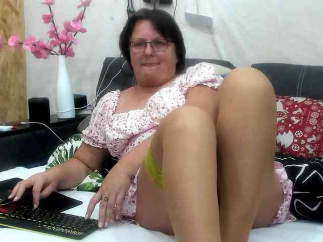 KyliePage1 webcam