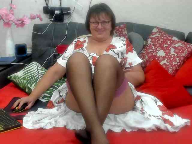 KyliePage1 webcam