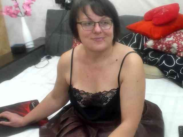 KyliePage1 Live Webcam on BongaCams