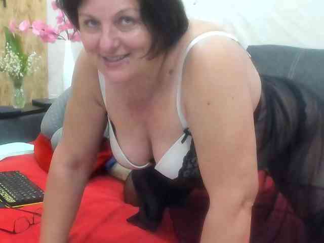 KyliePage1 webcam