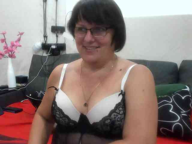 KyliePage1 webcam