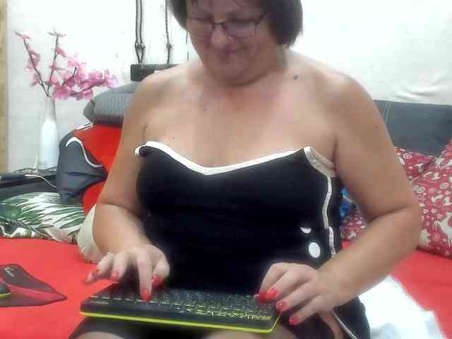 KyliePage1 webcam