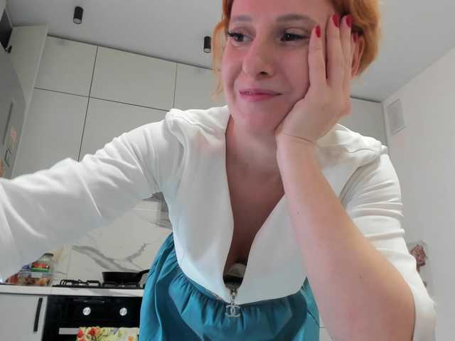 ladybigsmile's BongaCams show and profile