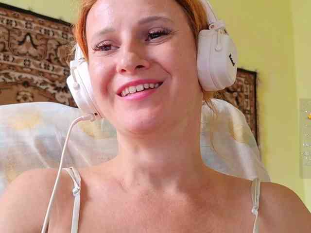 ladybigsmile Live Webcam on BongaCams