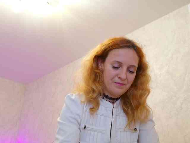 ladybigsmile Live Webcam on BongaCams