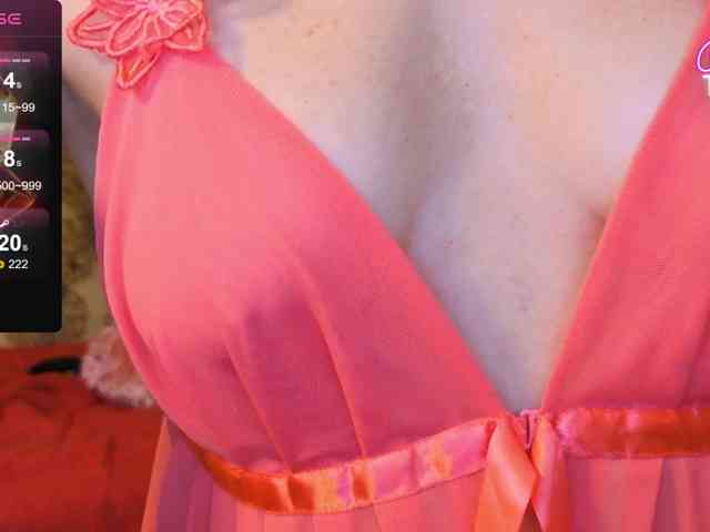 ladybigsmile Live Webcam on BongaCams