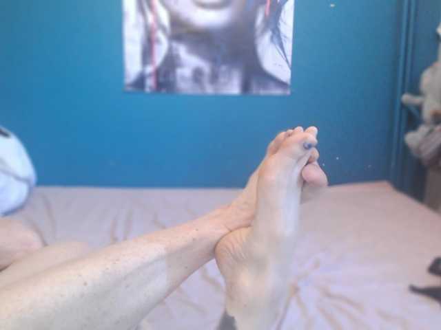 le modèle NADINNNE est en webcam porno dans un show sur le site bongacams, il possède les tags suivants: White/Caucasian,Blonde,Shaved