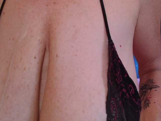 NADINNNE live cam preview