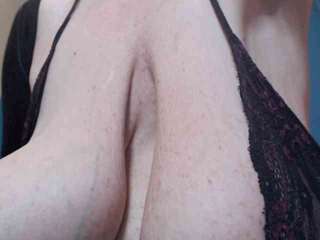 NADINNNE webcam