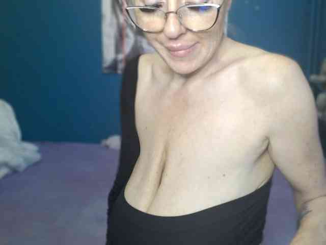 NADINNNE webcam
