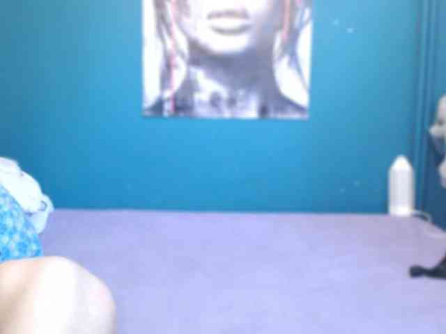 NADINNNE webcam