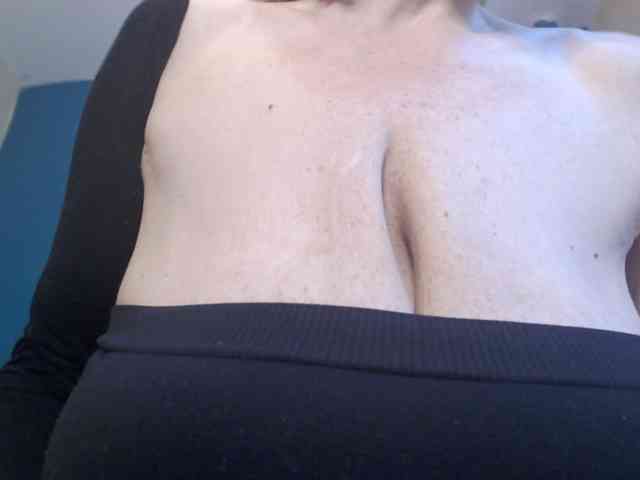 NADINNNE webcam
